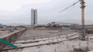 Hiện trường thi công di dời toà nhà.