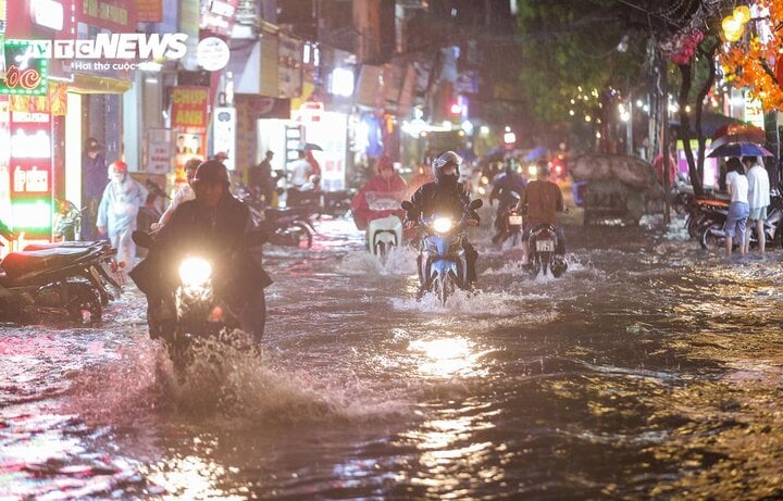 Trong chiều 6/11, nội thành Hà Nội có mưa nhiều nơi.