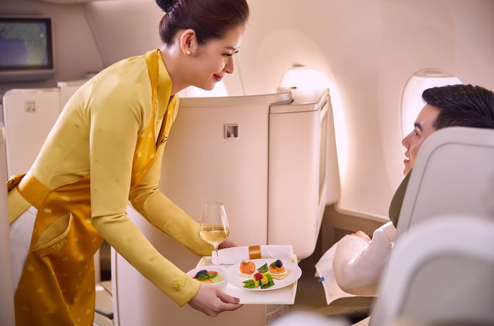 Vietnam Airlines số hóa thực đơn suất ăn, đồ uống trên các chuyến bay - 1