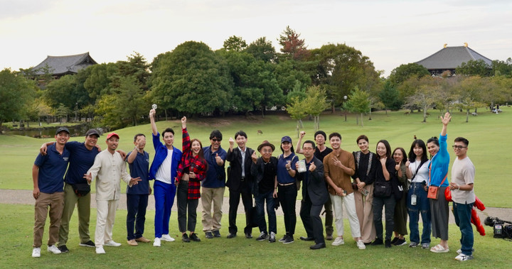 Đoàn làm phim của VOV, VTC và KansaiTV cùng diễn viên Thanh Sơn, Khả Ngân.