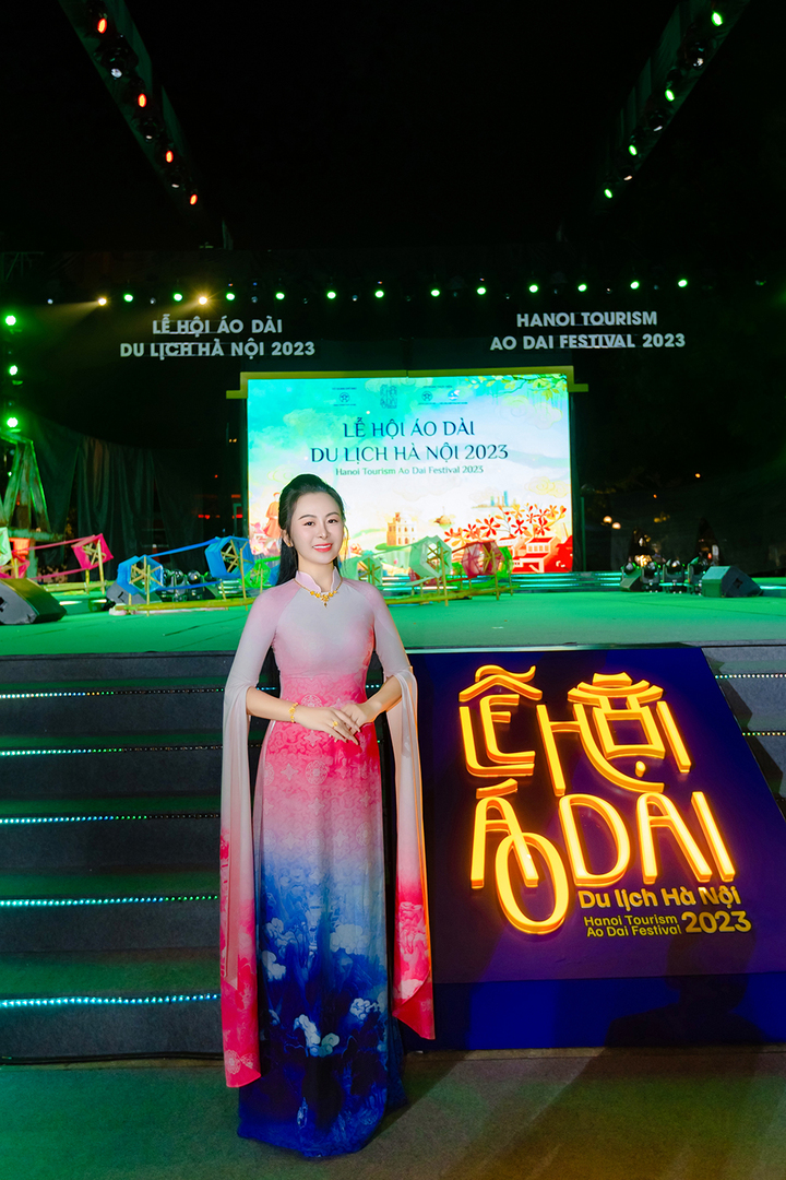 Thông qua BST này, NTK Vũ Thảo Giang muốn tôn vinh hình ảnh phụ nữ Việt cũng giống như những viên “Minh Châu - trân bảo quý giá”.