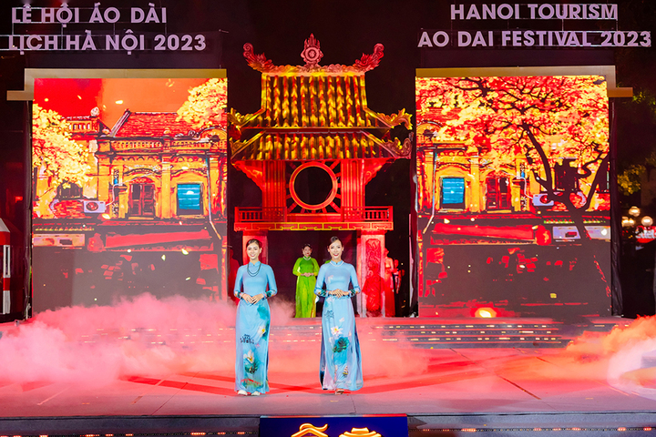 NTK Vũ Thảo Giang đã đưa khán giả ngược dòng thời gian trở về từ những năm 1950 đến cuối thế kỷ XX để tìm lại vẻ đẹp của thiếu nữ Hà Thành xưa. Lấy cảm hứng từ những mẫu áo dài do họa sĩ Lê Phổ cải tiến, kết hợp với áo tứ thân thành kiểu áo dài mới.