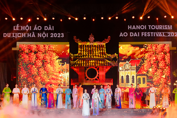 Với "Minh châu Hà Thành" tại Lễ hội Áo dài & Du lịch Hà Nội 2023, NTK Vũ Thảo Giang đã chiến thắng chính mình khi cho ra mắt một bộ sưu tập độc đáo khác lạ so với những thiết kế trước đó.