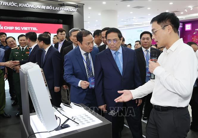 Thủ tướng Phạm Minh Chính tham quan Triển lãm quốc tế Đổi mới sáng tạo Việt Nam năm 2023 (VIIE 2023).
