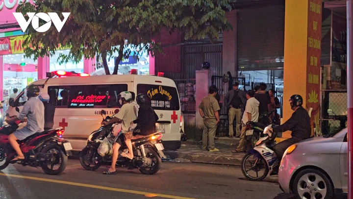 Đến 18h tối nay, công an vẫn đnag khám nghiệm hiện trường. (Ảnh: ĐC)