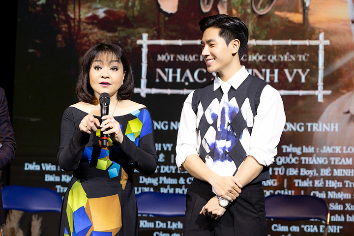 Danh ca Hương Lan khen ngợi tài năng của Jack Long.