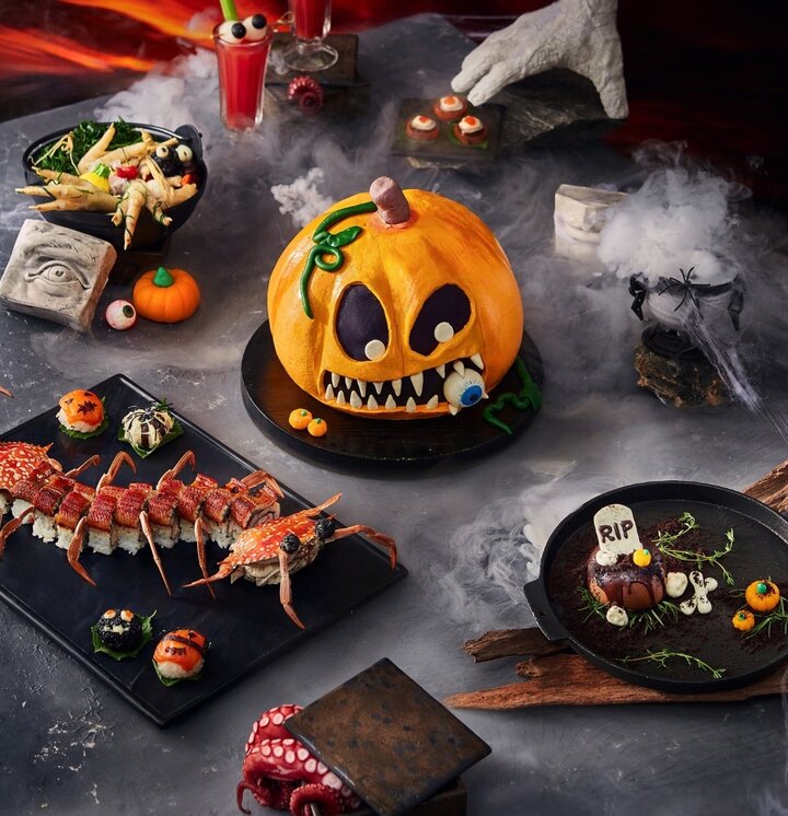 Trên các hội nhóm, diễn đàn dành cho người mê nấu nướng, không khí Halloween thể hiện qua loạt món ăn mà các thành viên sáng tạo cho dịp Lễ hội ma 2023. Những bữa ăn như trong hình đòi hỏi sự sáng tạo, khéo léo và sự đầu tư không nhỏ về công sức.  (Ảnh: Oven D'or)