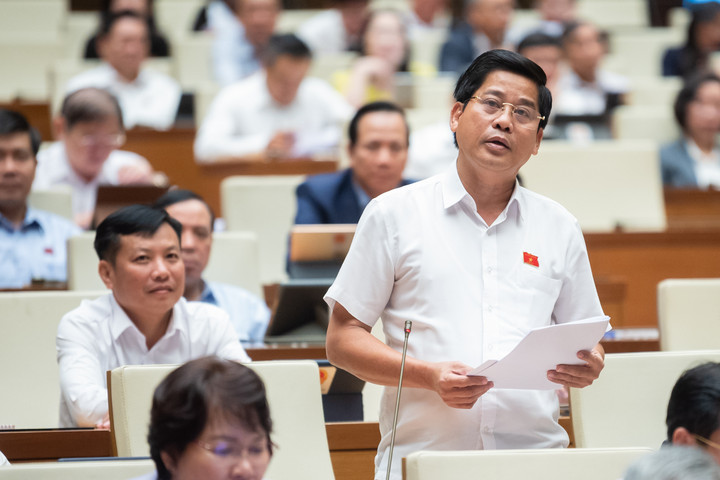 Đại biểu Dương Văn Phước phát biểu chiều 30/10. (Ảnh: Quochoi.vn)