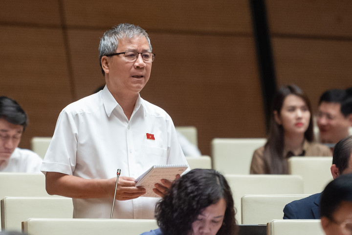 Đại biểu Nguyễn Anh Trí phát biểu chiều 30/10. (Ảnh: Quochoi.vn)