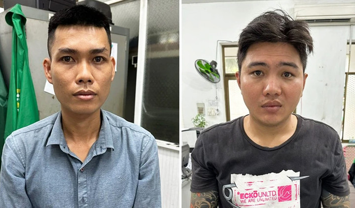 Nguyễn Minh Tiến (trái) và Trần Phương Quang tại cơ quan điều tra. (Ảnh Công an cung cấp)