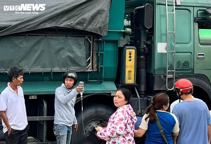 Hiện trường vụ tai nạn khiến nam sinh lớp 8 chết thảm. (Ảnh: CĐ)