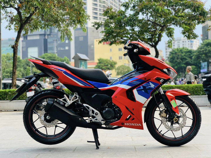 Honda Winner X tiếp tục là mẫu xe giảm giá mạnh nhất thị trường hiện nay.