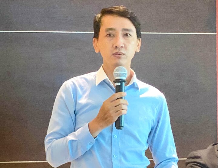 Ông Nguyễn Văn Thông chia sẻ về việc kinh doanh của mình trên sàn thương mại điện tử. (Ảnh: Đại Việt)