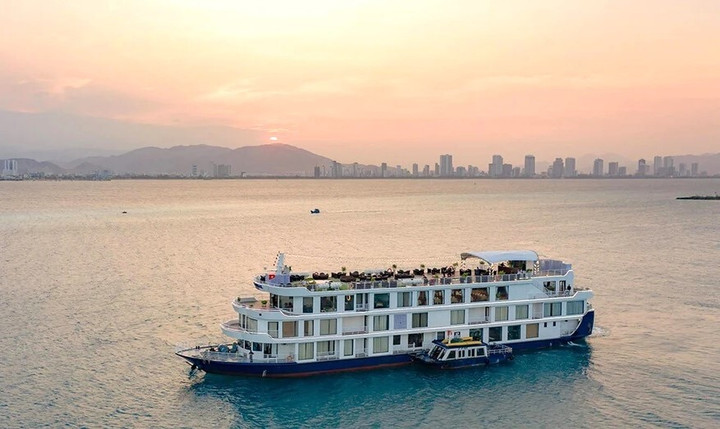 Tour đi du thuyền ngắm biển