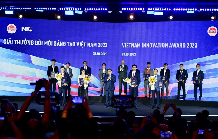 Các doanh nghiệp được vinh danh Top 4 giải pháp xuất sắc nhất tham gia Chương trình Thách thức Đổi mới sáng tạo Việt Nam 2023 (Vietnam Innovation Challenge - VIC).