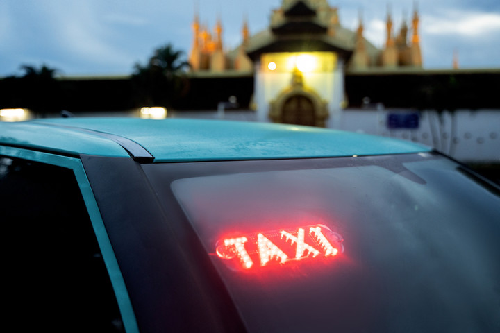 Ngắm trước dàn taxi điện Xanh SM sắp lăn bánh tại Lào - 11