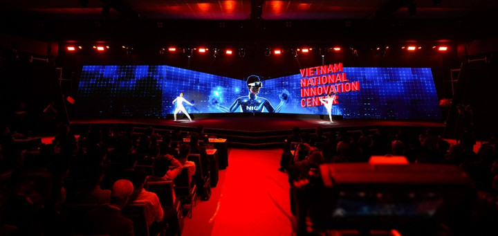 Sự kết hợp tài năng của đạo diễn với sức mạnh của công nghệ đã tạo ra một trải nghiệm không thể nào quên, đưa khán giả vào một thế giới kỳ diệu và đầy sáng tạo.