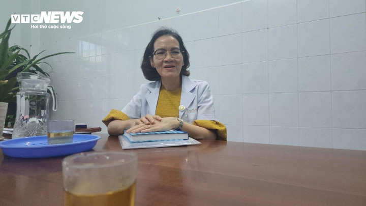 Bác sĩ Huỳnh Thị Thanh Thúy - Trưởng khoa Hồi sức tích cực và phòng chống độc (Bệnh viện Phụ sản - Nhi Quảng Nam) thông tin về quá trình điều trị cho bé trai V.V.M.Đ