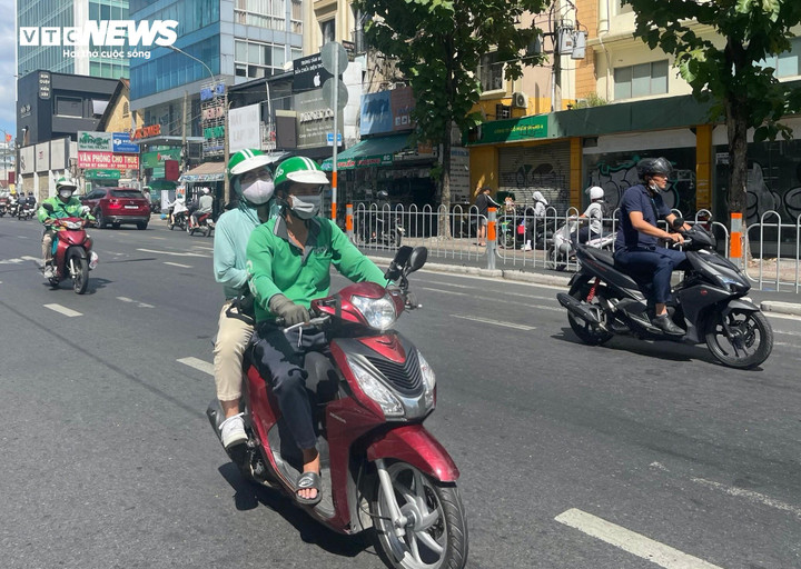 Thời tiết tại TP.HCM hôm nay 1/11, có mây, riêng chiều tối và đêm có mưa rào và dông rải rác.