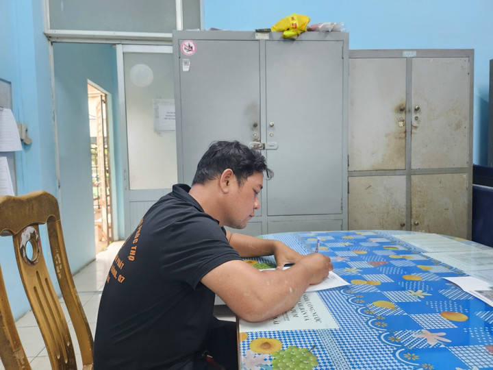 Anh T. - người lái xe tang chở theo nhóm người hóa trang đi chơi Halloween bị CSGT xử phạt hành chính.