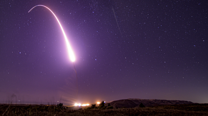 Hình ảnh ICBM Minuteman III được phóng trong cuộc thử nghiệm vào tháng 10/2019 ở California. (Ảnh: Không quân Mỹ)