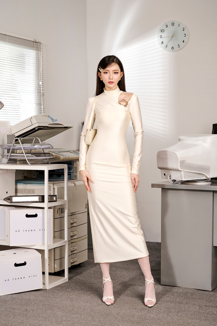 Hoá thân trong bộ sưu tập lần này của Hà Thanh Việt là Á quân The Face Vietnam 2023 Bâu Phương Vy. Vốn có gương mặt sang trọng cùng phong cách thanh lịch, Bâu Phương Vy được xem là hình ảnh quý cô hoàn hảo mà Hà Thanh Việt và WHITE PLAN muốn hướng tới.