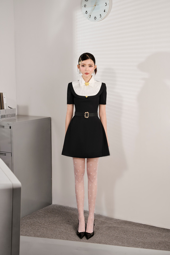 Hình tượng quý cô nước Pháp từ lâu đã trở thành nguồn cảm hứng vô tận với Hà Thành Việt. Chính vì vậy, các bộ sưu tập của WHITE PLAN "đo ni đóng giày" cho phong cách lịch duyệt, sang trọng.