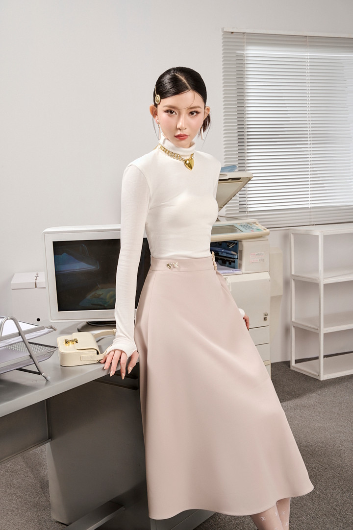 Giành giải nhì cuộc thi "Aquafina Pure Fashion 2012" giúp Hà Thanh Việt bước chân vào làng thiết kế thời trang Việt. Gần 10 năm theo đuổi sự nghiệp, anh có cơ hội làm việc cùng nhiều nhà mốt nổi tiếng như Đỗ Mạnh Cường, Lê Thanh Hoà, Đỗ Long. Năm 2020, Hà Thanh Việt xây dựng thương hiệu thời trang WHITE PLAN. Ngay từ khi ra mắt, phong cách thanh lịch và tối giản của anh chiếm được cảm tình của nhiều người đẹp nổi tiếng như Nguyễn Thúc Thuỳ Tiên, Nhã Phương, Lương Thùy Linh, Mai Phương Thúy, Khánh Vân, Dương Tú Anh, Đông Nhi, Minh Hằng...