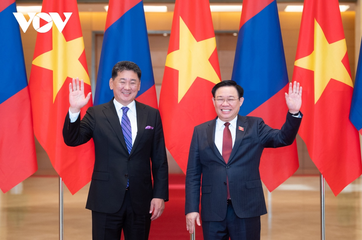 Chủ tịch Quốc hội Vương Đình Huệ và Tổng thống Mông Cổ Ukhnaagiin Khurelsukh