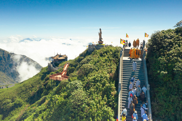 Phật tử về đỉnh thiêng Fansipan dự lễ vía Quán Thế Âm xuất gia - 10