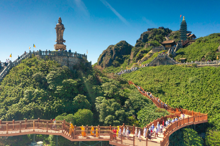 Phật tử về đỉnh thiêng Fansipan dự lễ vía Quán Thế Âm xuất gia - 2