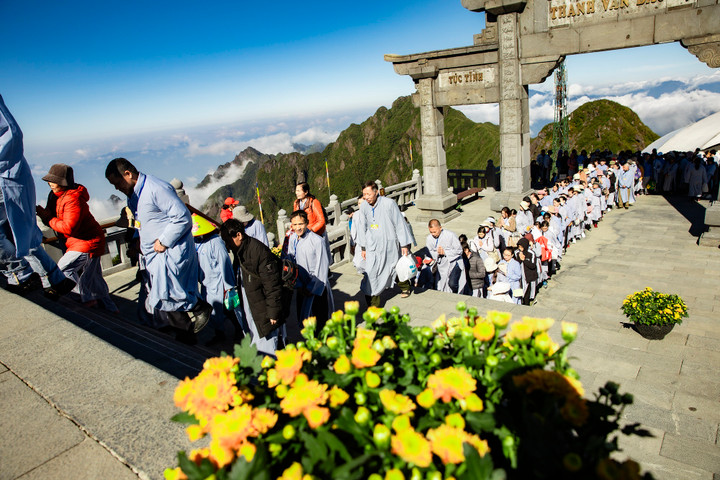 Phật tử về đỉnh thiêng Fansipan dự lễ vía Quán Thế Âm xuất gia - 6