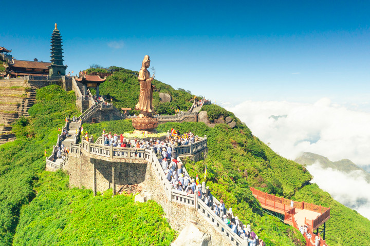 Phật tử về đỉnh thiêng Fansipan dự lễ vía Quán Thế Âm xuất gia - 9