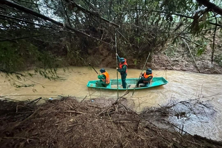 Thi thể nạn nhân được tìm thấy cách vị trí bị mất tích khoảng 1,5 km. (Ảnh: V.N)