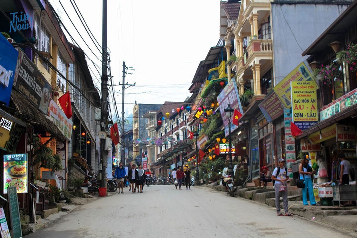 Nhà đầu tư dù có tiền cũng khó mua nhà đất tại các tuyến phố dịch vụ thương mại lâu đời của Sa Pa.