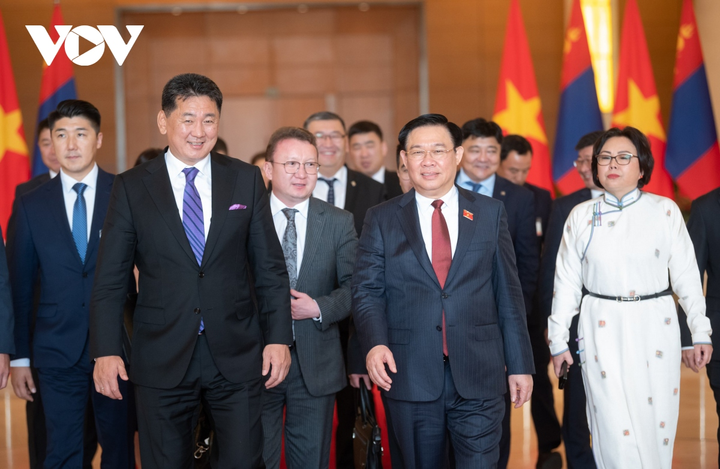 Chủ tịch Quốc hội đề nghị Mông Cổ tiếp tục chia sẻ, ủng hộ lập trường chung của Việt Nam và ASEAN về Biển Đông.