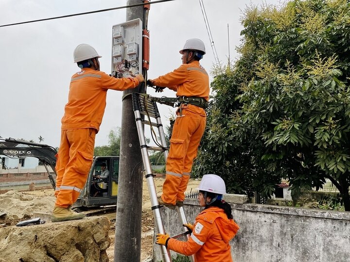 Khai thác thành công dữ liệu từ công tơ đo xa cùng với việc phát triển các ứng dụng trên thiết bị di động như APP EVNNPC.CSKH tạo nên một bước đột phá lớn của ngành điện Hà Tĩnh.