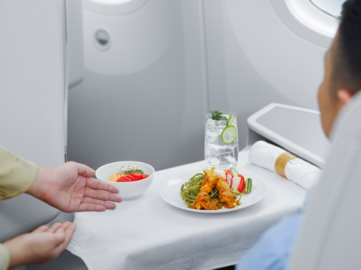 Vietnam Airlines: Nâng cao trải nghiệm khách hàng bằng 'đôi cánh' công nghệ - 1