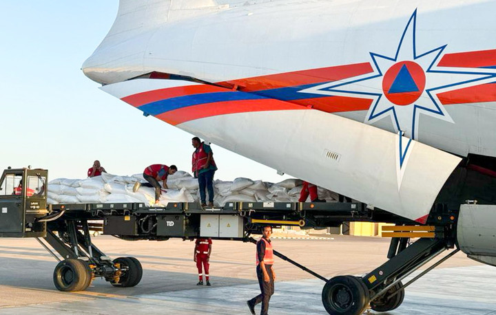 Máy bay vận tải của Bộ Tình trạng khẩn cấp Nga trong các chuyến bay viện trợ nhân đạo đến Ai Cập vào tháng 10. (Ảnh: TASS)