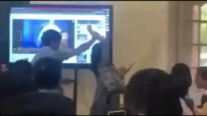 Sau khi xảy ra việc nữ giáo viên của Trường THPT Hai Bà Trưng bị nam đồng nghiệp "khoá tay" cưỡng chế khỏi lớp học thì Sở GD&ĐT Thừa Thiên - Huế thực hiện thanh tra toàn diện tại trường và xử lý những người liên quan cũng như kỷ luật cảnh cáo hiệu trưởng. (Ảnh cắt từ clip)