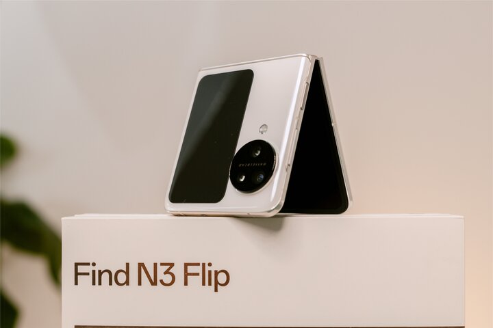 N3 Flip cạnh tranh trực tiếp với Galaxy Z Flip5 tại Việt Nam.