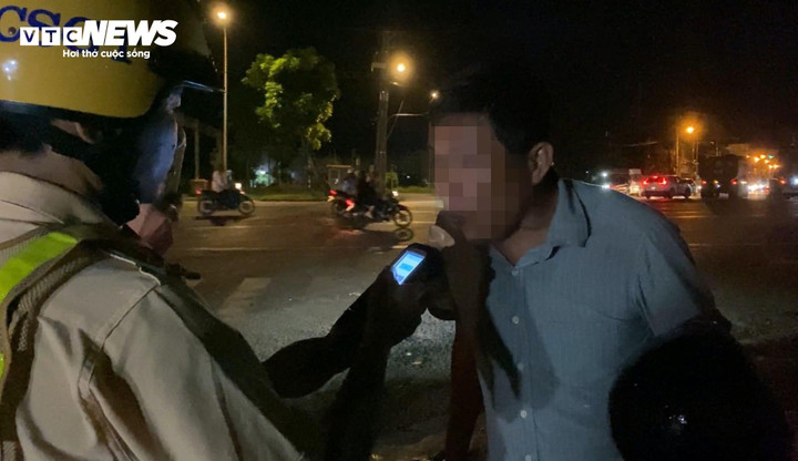 Theo ghi nhận, 3 trường hợp vi phạm nồng độ cồn đều làm lao động tự do, được chủ mời ăn nhậu cuối tuần.
