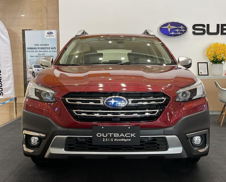 Subaru Outback 2022 giảm 440 triệu đồng.