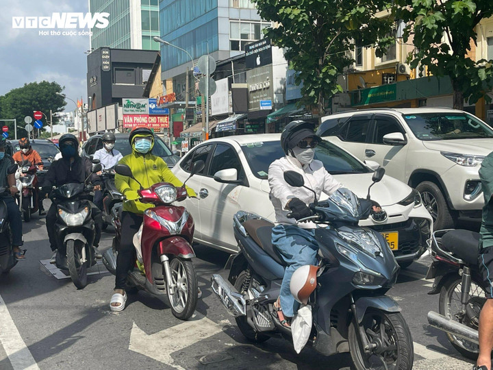 Thời tiết tại TP.HCM hôm nay 6/11, ngày nắng, chiều và đêm có lúc có mưa vài nơi.