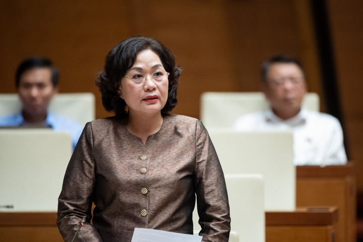 Thống đốc NHNN ở phiên chất vấn Quốc hội chiều 6/11. (Ảnh: quochoi.vn)