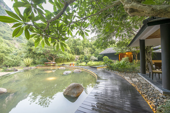 Tổng thống Mông Cổ thích thú với trải nghiệm tắm onsen xứ Mường.