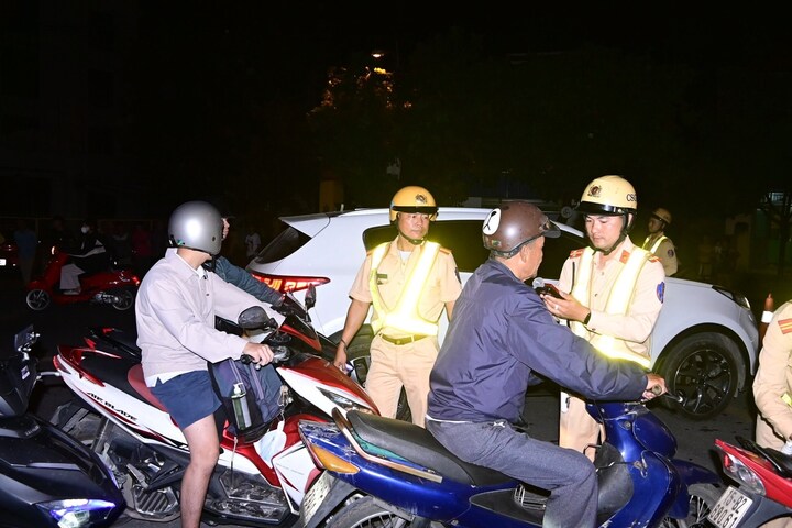 Chủ tịch UBND TP Hải Phòng yêu cầu phải thực hiện nghiêm quy định “Đã uống rượu, bia không điều khiển phương tiện giao thông”. (Ảnh: Vũ Quỳnh)
