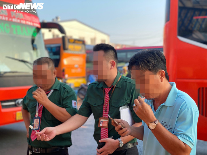 Tất cả tài xế được test ma túy và kiểm tra nồng độ cồn trước khi vào Bến xe Miền Tây.
