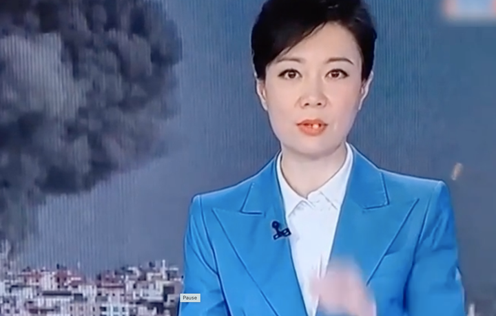 Nữ MC Lý Văn Tĩnh gặp sự cố ''rụng răng'' trên sóng trực tiếp.