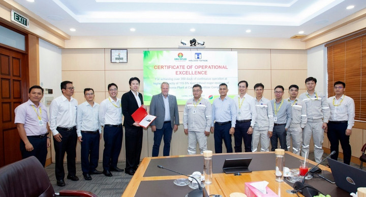 Nhà máy Đạm Cà Mau liên tiếp nhận chứng chỉ kỷ lục từ Nhà bản quyền hàng đầu Châu Âu.